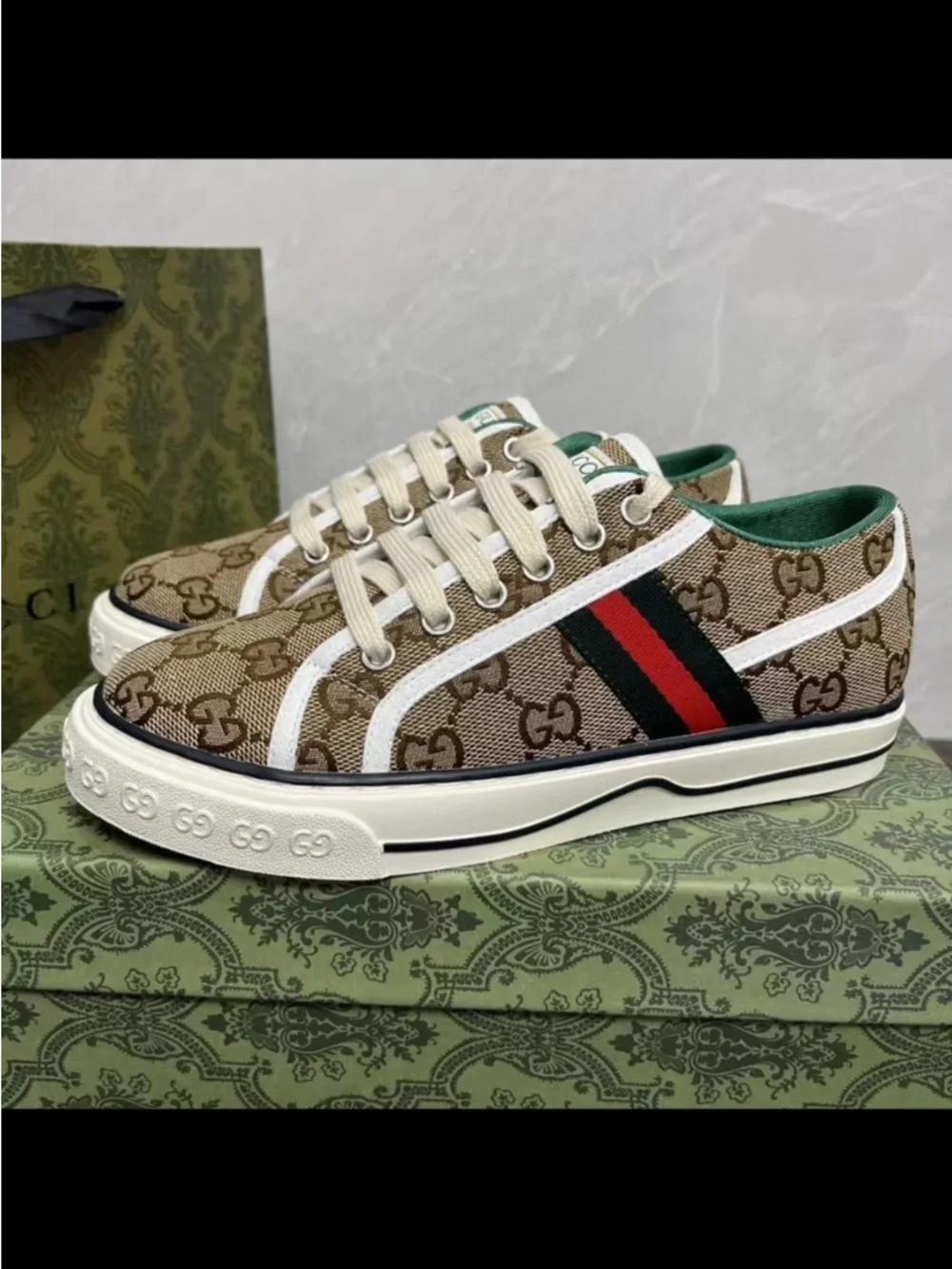 Gucci Beige Brown GG Canvas Low-Top Sneakers with Green Trim - Picture 2 of 4